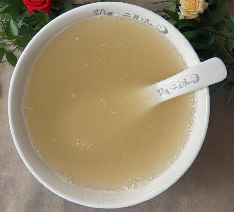 沖熟后的野生葛根粉.jpg