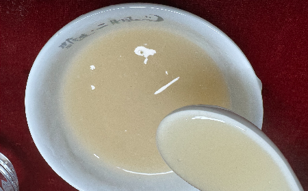 多少媽媽栽在輔導(dǎo)作業(yè)上！姥姥端來的一杯溫?zé)嵊袡C葛根粉，竟成了情緒 “滅火器”